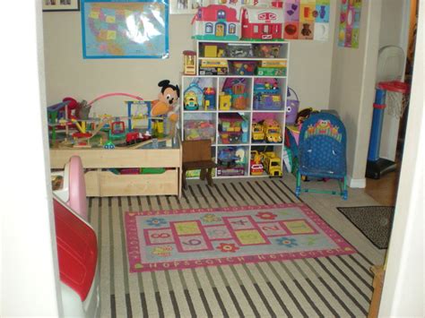Making your own artwork is a favorite diy for teens for a reason, you can make cool room decor tailored to your style, you can learn new crafting skills, and you get to express yourself with color, paint, glue, string, and tons of other cool art and craft supplies. Arts and Crafts Daycare Decorating Ideas - http://www ...