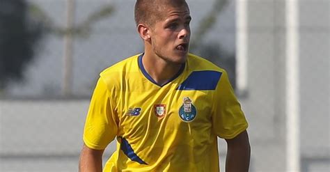 Famalicão as a central defender. Já circula nas redes sociais equipamento do FC Porto para 2017-2018 | Invicta de Azul e Branco