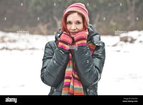 Woman Shivering Hi Res Stock Photography And Images Alamy