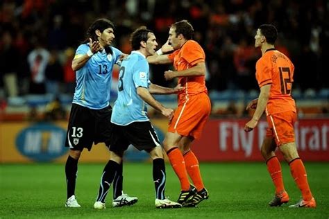 Pese a tratarse de un amistoso, ambos combinados se lo toman muy en serio como preparación a la doble jornada. Mundial de Sudáfrica FIFA 2010: Fotos Holanda 3 Uruguay 2 ...