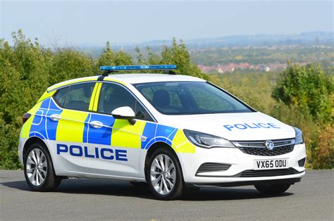 Astras Arrest Vauxhall Signs Large Uk Police Car Deal Auto Express