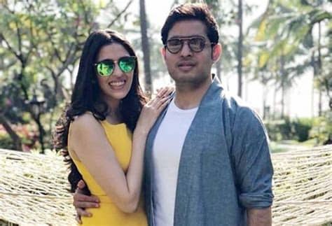 Akash ambani locks lips with wife shloka mehta at wedding reception party still haven't subscribed to. Akash Ambani Age, Wife, Wiki, Wedding, Biography, Net ...