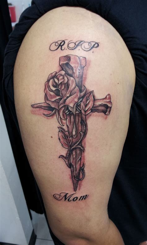 This cross design would be a perfect idea for your tattoo to honor your grandma. cross rose tattoo by skarecro #tattootheworld | Tatuajes