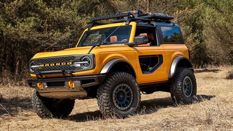 2022 Ford Bronco Buyers Guide Reviews Specs Comparisons