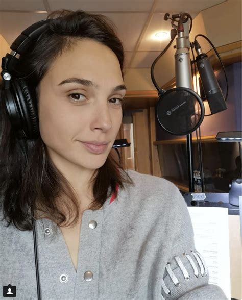 See pictures and shop the latest fashion and style trends of gal gadot, including gal gadot wearing red lipstick, smoky eyes, bright lipstick and more. Gal Gadot shares 'Ralph Breaks the Internet' behind-the-scenes photo | UNFILTERED: News from the ...