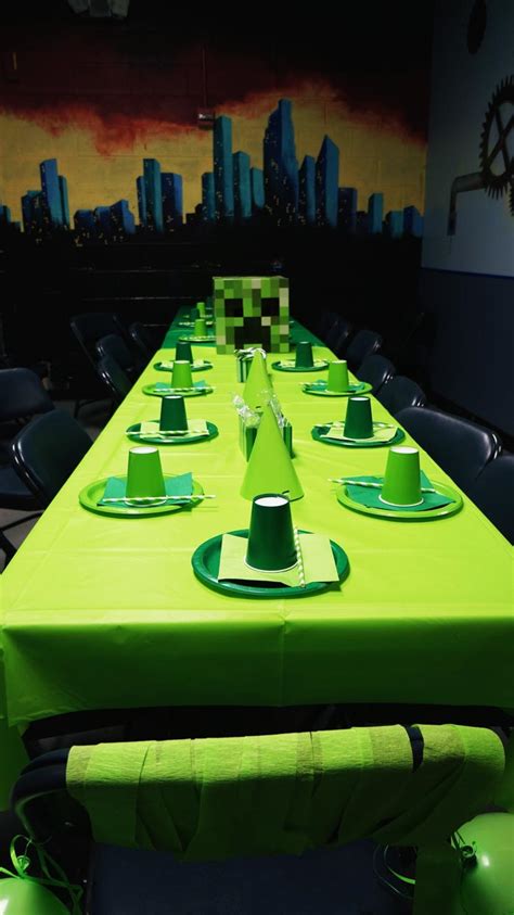 This is a great way to fill a boring corner. How to Create an Easy Minecraft Birthday Party Theme #Spon | Scraps of My Geek Life