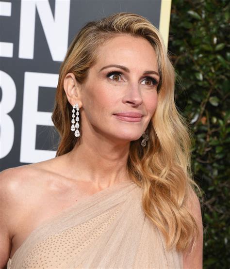 Her salary has grossed more than $25,000,000 after her film. Golden Globes 2019: Julia Roberts Skirts the Issue in ...
