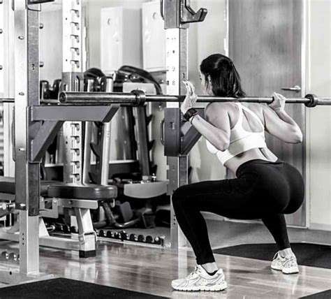 5 Best Squat Rack Exercises For Glutes And Benefits Of Glute Training
