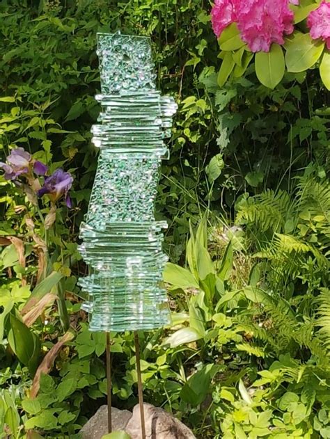 Pin By Jo Beveridge On Fused Glass Ideas Glass Garden Art Glass Art Projects Fused Glass Art
