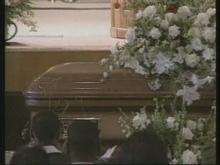 When holly robinson peete saw an australian journalist accusing the late olympian florence griffith joyner, aka flo jo, of substance abuse, and couldn't remain quiet. USA: CALIFORNIA: FUNERAL OF ATHLETE FLORENCE GRIFFITH ...