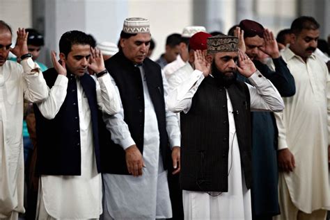 Mengetahui manasik umroh yang baik dan benar sangat penting bagi kelancaran pelaksanaan penunaian ibadah umroh anda agar kemungkinan ibadah umroh yang kita lakukan tidak rusak atau batal. Ini Tata Cara Lengkap Sholat Sunnah Wudhu - Umroh.com