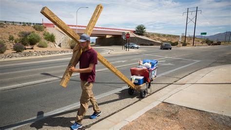 Man carrying cross across country stops in Las Cruces