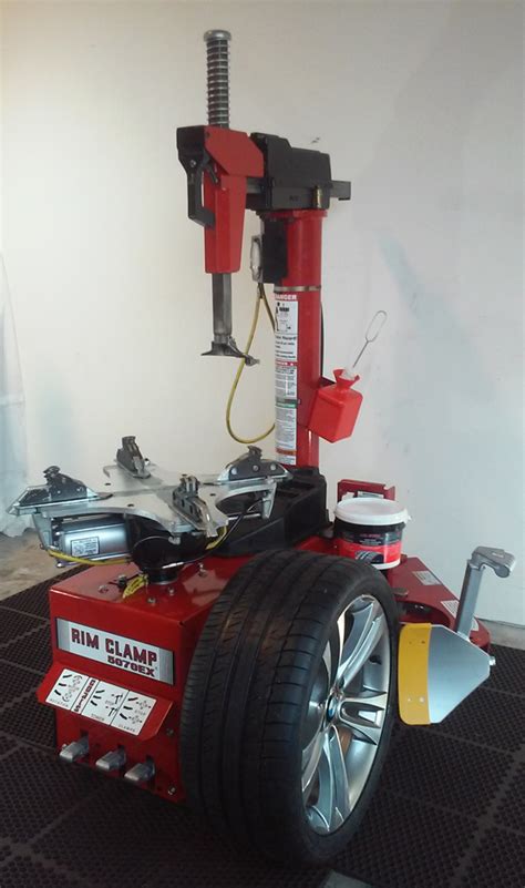 Dannmar helps you increase your tire shop's work flow with a durable tire changer teamed with a quick operating wheel. Refurbished Combo Coats 5070EX Tire Changer & 1055
