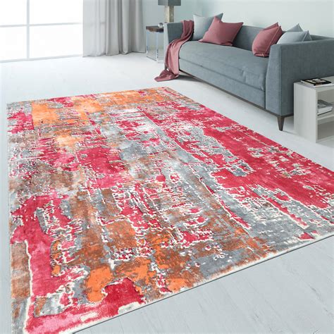 The luxury pile was made in different height to give the design a 3d look. Design Teppich Abstrakt Used-Look Rosa | TeppichCenter24