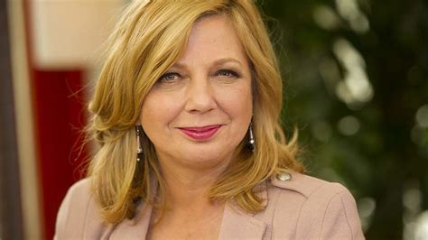 Does loretta schrijver have tattoos? Deze 50-plus vrouwen doen het nog prima op televisie ...