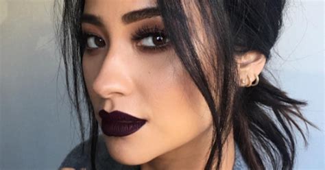 Dark Lipstick Celebrity Trend How To Wear