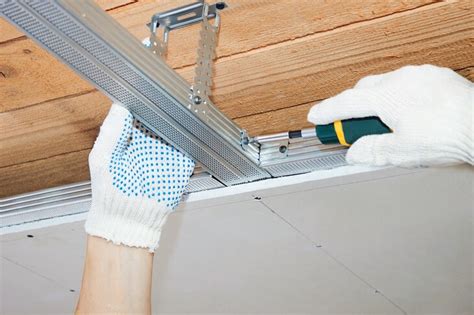 Vous n'êtes jamais seul ! Comment poser un faux plafond ? - Vitter foncier
