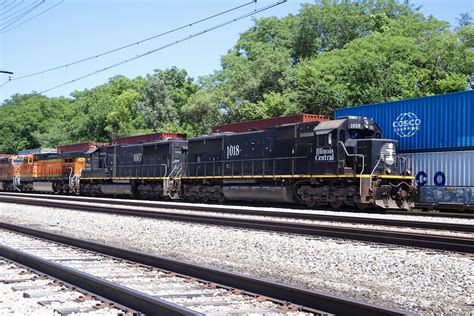 Illinois Central Ic 1018 With A Pair Of Ic Sd70s On The L Flickr