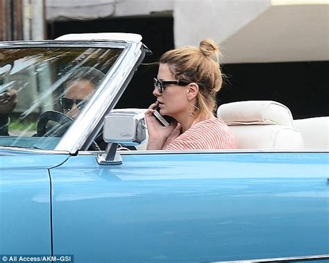 Mischa Barton Emerges Make Up Free In La After Meltdown Daily Mail