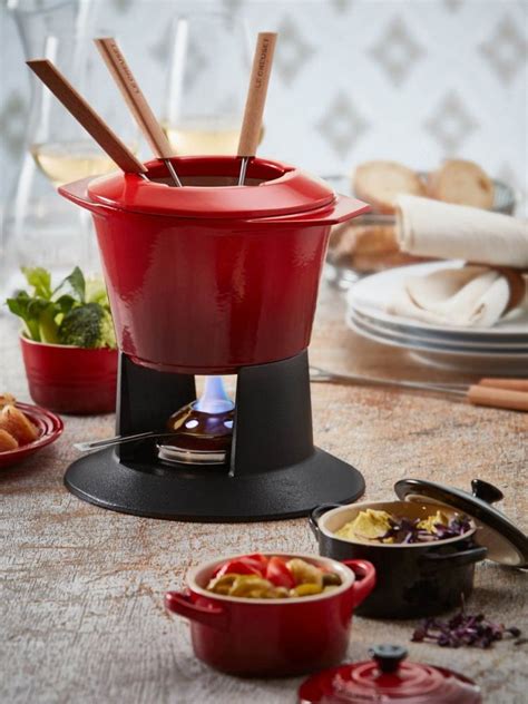 Flach le creuset aus gusseisen oval ø 24 cm brown guter zustand selten n°24. Le Creuset Fondue-Set Gourmand aus Gusseisen in kirschrot ...