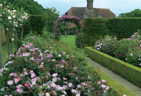 A Classic English Rose Garden Period Living Formal Gardens Beautiful