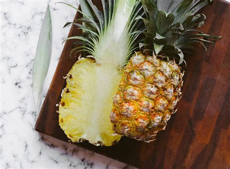 How To Cut A Pineapple The Best Quick Way