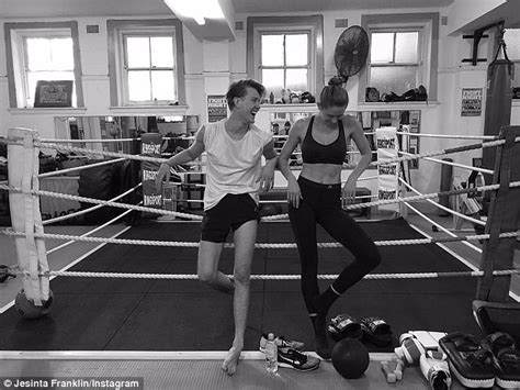 Jesinta Campbell Flaunts Stomach In Another Boxing Session Daily Mail Online