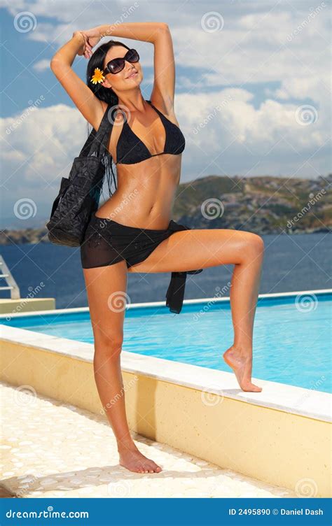 Het Zwarte Meisje Van De Bikini Stock Foto Image Of Zwembad Gezondheid