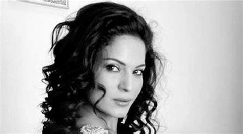 Pakistani Actress Veena Malik Sentenced To Years For Blasphemy Veena Malik Actresses