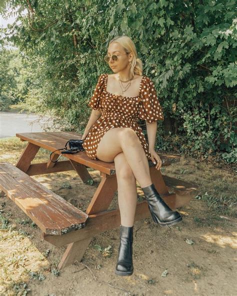 𝓷𝓲𝓬𝓸𝓵𝓮 𝓪𝓵𝔂𝓼𝓮 On Instagram “just A Girl Sitting On A Picnic Table Hoping A Vegan Picnic Appears