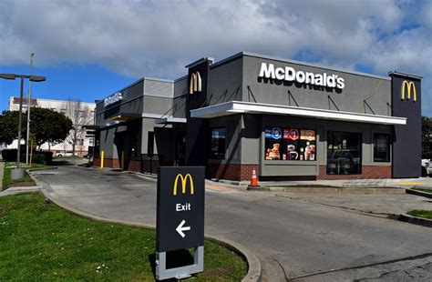 Mcdonald's is known for speed and convenience, which is why our customers keep coming back to us. Armed robber climbs through McDonald's drive-thru window ...