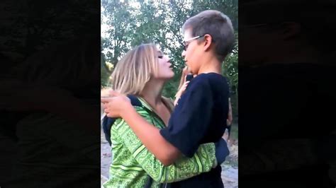 дети расплакались после первого поцелуя Youtube