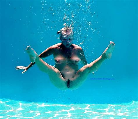 Pornstars Underwater PORNO Photo