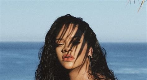 rihanna goes topless with a nip slip in latest pregnancy photos page 2 of 5 blacksportsonline