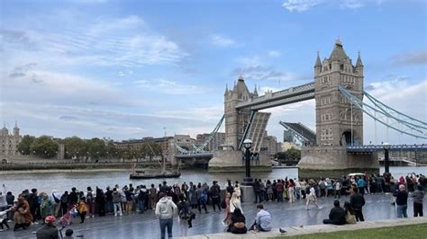 Londons Tower Bridge Gets Stuck In Open Position