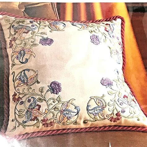 Vintage Paragon Jacobean Crewel Embroidery Pillow Kit 0608 Stamped