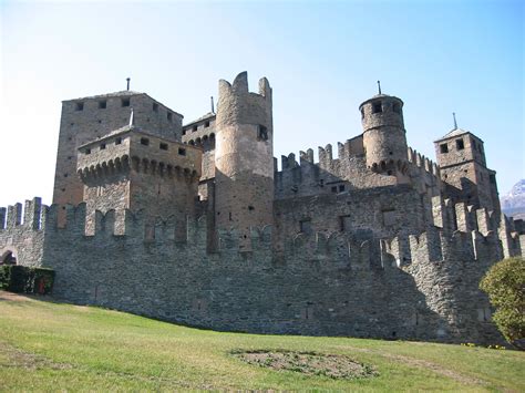 Castello Di Fénis Dimora Medievale A Unora Da Torino Mole24