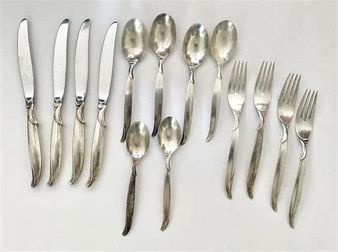 1847 Rogers Brothers Circa 1956 Flair Pattern Silverplate Flatware Set