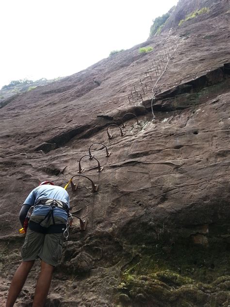 Meskipun tingginya melebihi kerinci dan semeru, namun track yang anda lalui tidak sesulit gunung di indonesia itu. R U Travelers? : Siapapun Bisa Menjadi "Rock Climber" di ...