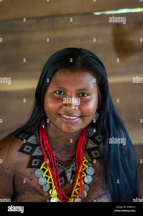 Mujer Emberá Wounaan Fotografías E Imágenes De Alta Resolución Alamy
