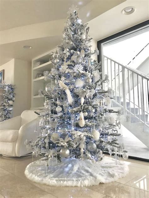 48 Stunning White Christmas Tree Ideas To Decorate Your Interior