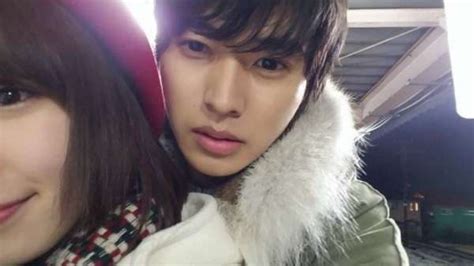 屋根裏部屋の公爵夫人（林マキ(著者) / もり（カドカワｂｏｏｋｓ）(原作) / アオイ冬子(キャラクター原案)）が無料で読める!埃っぽい屋根裏部屋から始まった、公爵夫人オパールの新生活。 若き公爵、ヒューバートとの政略結婚で住むことになった邸は敵意に満ち、そして邸. 山﨑賢人の歴代彼女!けんたおはどうなってるの？ - Y's Cafe