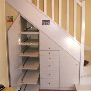 Dans votre magasin gifi, vous trouvez des milliers d'articles à prix bas pour la décoration et l'aménagement de votre maison : ELEGANCE RANGEMENT-placard sous escalier | Meuble sous ...
