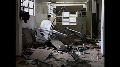 bandidos explodem caixas eletrônicos dentro de hospital no triângulo mineiro mg2 g1