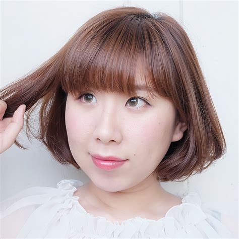 Bentuknya yang bergelombang menjadikan kamu senang untuk memainkannya. 4 Model Rambut Pendek Wanita - Informasi Kita