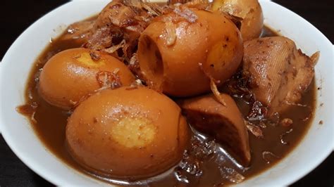 Jika kamu cuma punya waktu sebentar untuk masak makan malam, sajian semur telur putuh cocok dibuat. 7 Olahan Unik Telur Khas Nusantara, yang Mana Favoritmu?
