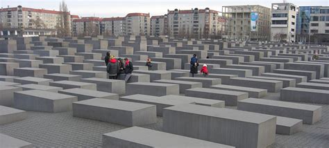 Warum erinnerung und gedenken auch in zukunft wichtig sind. Holocaust Mahnmal Berlin - Ein wirklich unwirklicher Ort