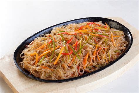 Stir Fried Glass Noodles With Vegetables A Vegan Version Of Pad Woon Sen