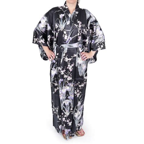 Schwarzer Japanischer Yukata Kimono In Seide Shiboriume Iris Und Pflaumenblüten