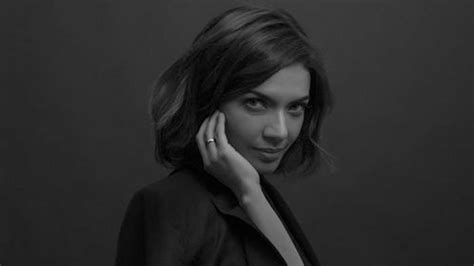 Najwa shihab adalah salah satu wartawan atau reporter populer metro tv yang kemudian menjadi presenter atau pembawa acara metro tv. Sikap Tegas Najwa Shihab saat Banyak Tawaran Jadi Menteri ...